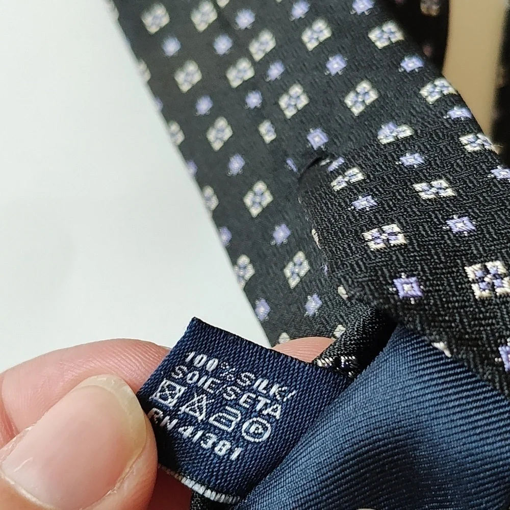 Black and purple patterned Italian silk tie